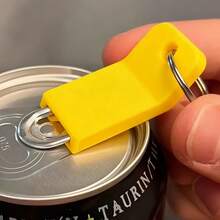 塑料汽水罐开罐器，防尘密封开罐器，一款简单小巧的瓶盖开罐器，具备防尘密封功能。可作为钥匙扣或挂件使用，便携小巧，适合居家聚会、野餐、郊游、办公等多种场合。可稳定打开瓶盖并密封，保持饮料开封后的新鲜度。日常生活实用小工具。学生背包必备。 - 彩色 - 查看 3
