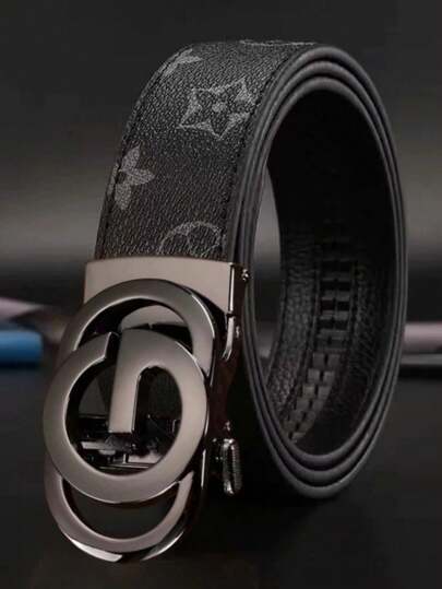 男士时尚黑色腰带，玫瑰金双环扣，字母印花，百搭牛仔裤和正装。