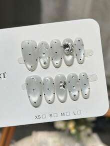 10 móng tay giả thủ công hình oval, móng acrylic dán, cỡ trung bình, phong cách tối giản màu bạc, kiểu mắt mèo nổi bật, chấm bi vẽ tay, đính đá nhỏ, kiểu móng đơn giản thanh lịch sang trọng mùa xuân, móng dán mùa hè, móng giả đa năng tự làm nghệ thuật móng tay giả, thích hợp sử dụng hàng ngày và trong môi trường công sở, có thể tái sử dụng, làm quà tặng cho phụ nữ và bé gái. - Bạc - Xem 1