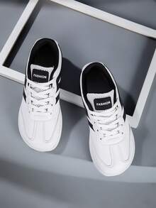 男士极简宽头赤足鞋，男女通用，防滑，极简运动鞋，适合步行、跑步、徒步旅行和日常穿着，采用珍珠皮革鞋面和高回弹EVA外底，四季皆宜。 - 白色 - 查看 6