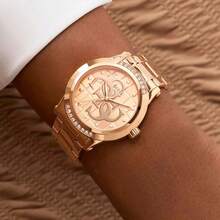 Guess GW0861L3 Damen Armbanduhr in Roségold mit Kristall-Quarz, Logo geprägtes Zifferblatt, Edelstahlarmband, elegante Strass-Armbanduhr für Alltag und Partys - Roségold - Übersicht 5