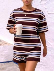 LOVE JOYY 女士两件套休闲套装，条纹宽松圆领短袖T恤搭配高腰短裤，时尚街头风，适合夏季日常出行、度假休闲穿着。 - 彩色 - 查看 4