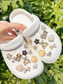 20 pièces Ensemble de décorations de chaussures en strass or, fleur, cœur, nœud papillon. Accessoires de mode DIY pour chaussures, convient comme cadeau de fête - Doré - Voir 3