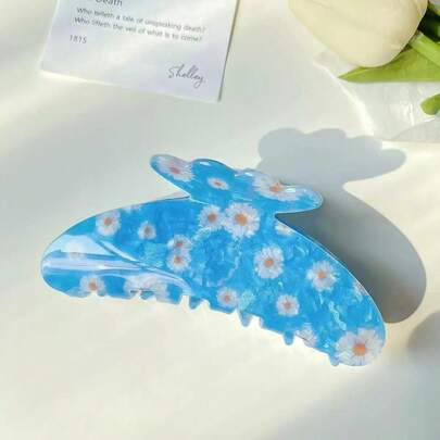 Kẹp tóc hoa cúc xanh kiểu dáng giản dị cho kỳ nghỉ