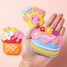 Set de 6 piezas de kit de manualidades de costura de postres y pasteles para niños, paquete de materiales de fieltro para hacer monederos y colgantes, regalo de cumpleaños para niñas, manualidades DIY para mejores amigas, interesante para principiantes, fácil de aprender, materiales textiles mixtos - Multicolor - Ver 6