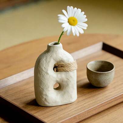 波西米亚风格花瓶，采用极简镂空设计，并以黄麻绳装饰。适用于室内装饰、家居装饰、办公室和宿舍、花园、花盆、泳池装饰、收纳、婚礼装饰、家居饰品、珠宝收纳、派对装饰，也是馈赠亲友的绝佳礼物（无需电源）。