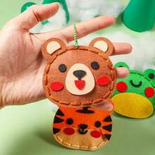 8件套森林动物DIY缝纫套装，适合初学者的手工材料，可爱卡通动物老虎熊猫吊坠，生日礼物，创意手工艺品 - 彩色 - 查看 9