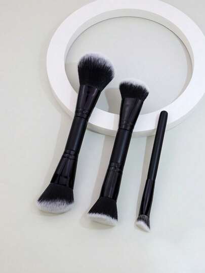 3件套专业化妆刷套装，包括遮瑕刷、散粉刷、修容刷、粉底刷、腮红刷，采用柔软纤维材质，便携易用，适合旅行，是送给女性和女孩的绝佳礼物。