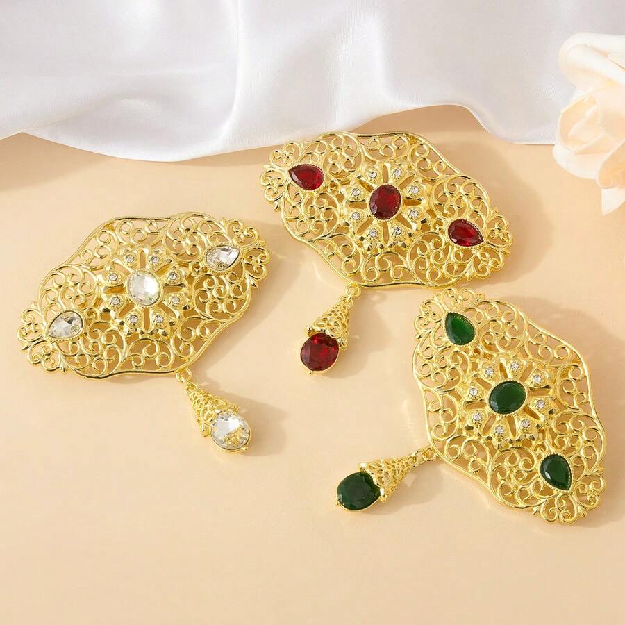 Classic Style Women's Hollow Carved Metal Plated Gold Brooch Pin, Scarf Clip, Suitable For All Seasons - Gold - View 1