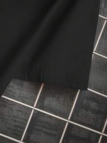 Camiseta de manga corta de cuello redondo para mujer - Negro con gráfico de cara feliz colorido vibrante, camiseta casual lavable en máquina, comodidad para todas las estaciones, cuidado fácil, camisetas para damas, atuendo diario, estampado audaz, material cómodo, camisa estampada, buscadores de comodidad - Oscuro - Ver 3