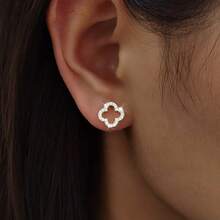 A Pair Of Fashionable, Elegant, Simple, And Shiny S925 Sterling Silver Hollow Clover Cubic Zirconia Earrings, Suitable For Ladies To Wear On Anniversaries - Silver - View 3