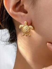 Stylish And Minimalist Retro Turtle Earrings, A Unique And Creative Gift For Parties, Perfect For Family And Friends, Versatile Jewelry, And An Elegant Halloween Present - Gold - View 2