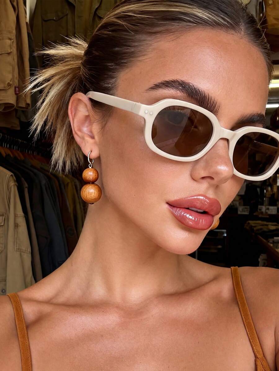 1 Cặp kính râm gọng chữ nhật màu be unisex, thiết kế tối giản thời trang, phù hợp cho cả nam và nữ, phụ kiện thường ngày cho mùa hè, phụ kiện thời trang thu/đông, phụ kiện đi biển, kính mắt cao cấp phong cách retro Y2K, quà tặng công sở và giải trí, phù hợp để đeo hàng ngày, đi biển, nghỉ mát, đi bộ, mua sắm, lái xe, chụp ảnh đường phố, trình diễn thời trang trên sàn catwalk, v.v. - Màu be - Xem 1