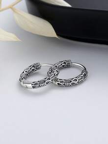 1 Pasang Anting Kecil Model Huggie Tembaga Ukir Pola Asimetris Gaya Punk Vintage untuk Pria dan Wanita, Cincin Tindik Telinga, Perhiasan Anti Alergi - Mode - View 2