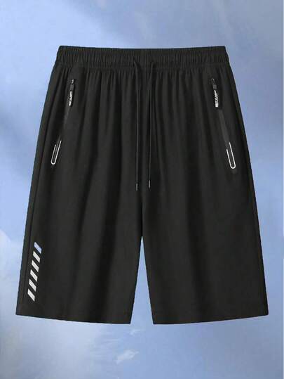 Quần short thể thao nam kiểu dáng thường ngày mới năm 2026, chất liệu vải lụa mỏng nhẹ, thoáng khí, nhanh khô, có dây rút, túi khóa kéo và họa tiết phản quang, chất liệu thoải mái phù hợp cho các hoạt động giải trí, tập thể dục, leo núi và mặc mùa hè.