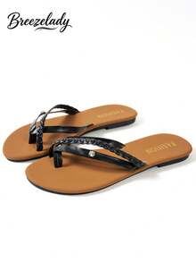 Breezelady Women's Black Braided Thong Flat Sandals – Crafted With A Mix Of Smooth Faux Leather And Braided Straps, These Flat Sandals Feature A Sparkling Rhinestone Accent For Subtle Glamour. The Soft Tan Footbed Ensures All-Day Comfort, While The Open-Toe Design Keeps Feet Cool. Ideal For Beach Trips, Casual Errands, Or Summer Strolls, They Pair Effortlessly With Jeans, Shorts, Or Flowy Dresses For A Laid-Back, Boho-Inspired Look. - màu đen - Xem 2