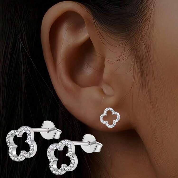Une paire de boucles d'oreilles élégantes, simples et brillantes en argent sterling S925 avec un trèfle ajouré et des zircones cubiques, convenant aux dames pour les anniversaires - Argent - Voir 10