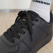Zapatillas deportivas para hombre, tenis para hombre, tenis de hombre, confeccionadas en piel sintética de PU, con suela de goma y diseño con cordones, son unas zapatillas de estilo skater versátiles y casuales. La suela es antideslizante y resistente al desgaste, por lo que son ideales para practicar deportes al aire libre y para el uso diario. - Negro - Ver 7