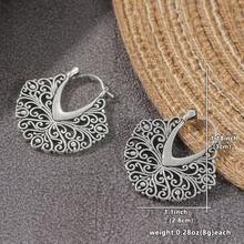 一对镂空耳环，融合经典艺术与极简风格，适合日常佩戴，也可作为度假配饰，是节日送礼的绝佳选择。 - 復古銀色 - 查看 7