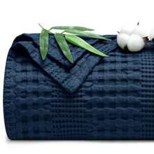 PHF Manta refrescante y transpirable diseño de waffle tamaño Queen 60 % rayón derivado de bambú y 40 % algodón para dormir caliente suave ligera lujosa para cama 229 x 229 cm azul marino - Azul marino - Ver 8
