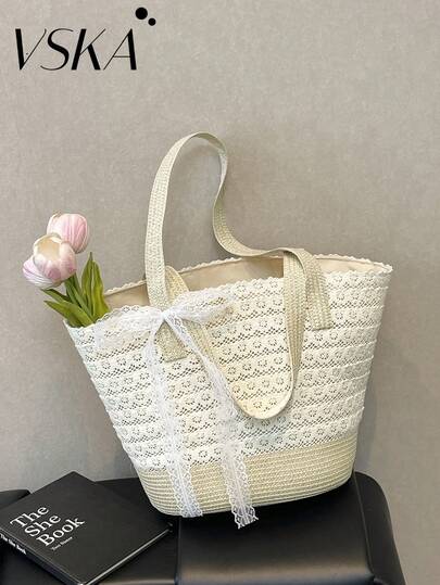 【夏季度假风蕾丝草编手提包】轻盈透气，编织纹理呈现自然质感。米白色可选，适合海滩、野餐、购物等多种场合。