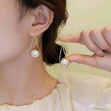 A Pair Of Exquisite Pearl Earrings, Unique And Niche Design, Vintage And Elegant, With Sophisticated Tassel Details-Perfect Gifts For Moms And Best Friends. - Gold - View 3
