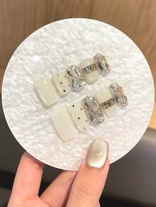 10片【嫩豆腐】手工压制白色波点钻石高质感爆款纯手工美甲贴片，适合女孩和女士在舞会上佩戴。压制方形美甲贴片附赠果冻胶和摩擦条。 - 彩色 - 查看 7