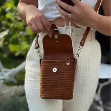 7件套，钩针编织包DIY套装，PU皮革底+肩带+带扣翻盖+包边+五金配件，适合初学者，DIY钱包制作，钱包制作配件，手工女士钱包，钱包制作用品，钱包制作材料 - 套裝D - 查看 4