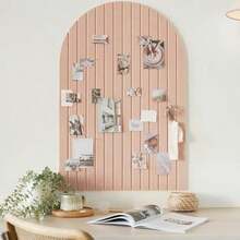 Tablero de anuncios grande de fieltro arqueado, elegante tamaño perfecto de 35 x 24 pulgadas, alternativa para decoración de oficina y pared, 6 azulejos adhesivos personalizables con pines son - Rosa - Ver 1
