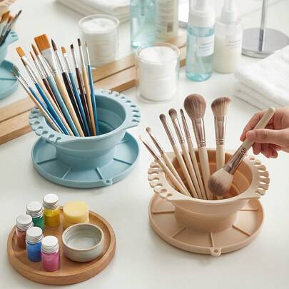 1个可折叠硅胶化妆刷清洗杯，便携式纹理底座清洗碗，带调色盘和刷架，适合旅行、工作室使用，是送给艺术家和化妆师的绝佳礼物。