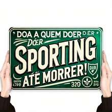 2 dimensioni piatte, 1 pezzo Decorazione da parete in metallo vintage per sport - Decorazione sportiva vintage portoghese - Costruzione in ferro robusto - Fori preforati per appendere facilmente - Adatto per sala giochi, bar, palestra, ufficio - Regalo perfetto per appassionati di sport, arte da parete per palestra, design con carattere in grassetto, angoli arrotondati, articolo da collezione, 2 dimensioni piatte, si adatta perfettamente alla decorazione della stanza - Multicolore - Visualizzare 3