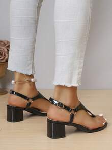 Giày sandal quai chữ T tối giản bằng da bóng, giày cao gót hở mũi khoét lỗ đính ngọc trai dành cho nữ, giày đi biển mùa hè. - màu đen - Xem 12