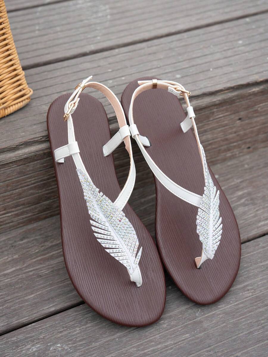 新款夏季沙滩树叶水钻人字拖女式平底凉鞋，时尚、优雅、舒适、百搭，适合步行和居家穿着。