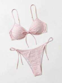 Sweetra Conjunto de biquíni feminino de duas peças, primavera/verão 2026, em tecido especial rosa pastel, com alças finas, aro de sustentação e laço. Design charmoso e delicado para férias, com calcinha cavada e amarração lateral. - Rosa - Ver 1