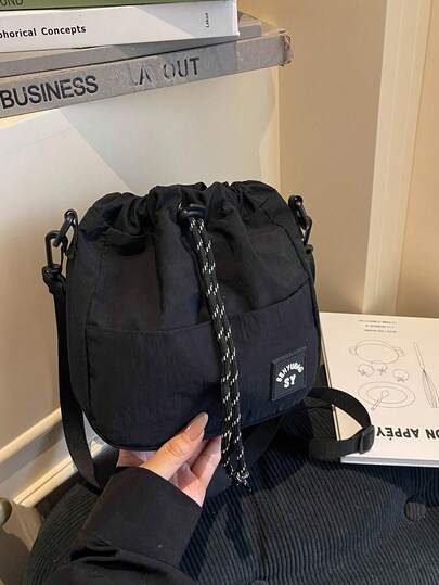 Bolsa transversal de nylon com bolso com cordão, bolsa balde pequena, elegante e versátil, leve, adequada para todas as estações, uma bolsa pequena única tanto para homens quanto para mulheres