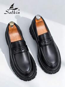 Salkin 新款英伦风男士设计师款便士乐福鞋，复古韵味，柔软舒适，圆头设计，优雅正式的真皮鞋，哑光黑色，防滑厚底，适合休闲、约会、派对、婚礼、新郎等场合，春夏秋季皆宜。尺码偏小，建议选购大一码。 - 霧面黑 - 查看 9