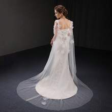 一件长款新娘披肩，带拖尾，手工串珠3D花朵和珍珠肩部装饰，时尚波西米亚优雅风，拖尾长度200厘米，新娘婚纱配饰 - 彩色 - 查看 4