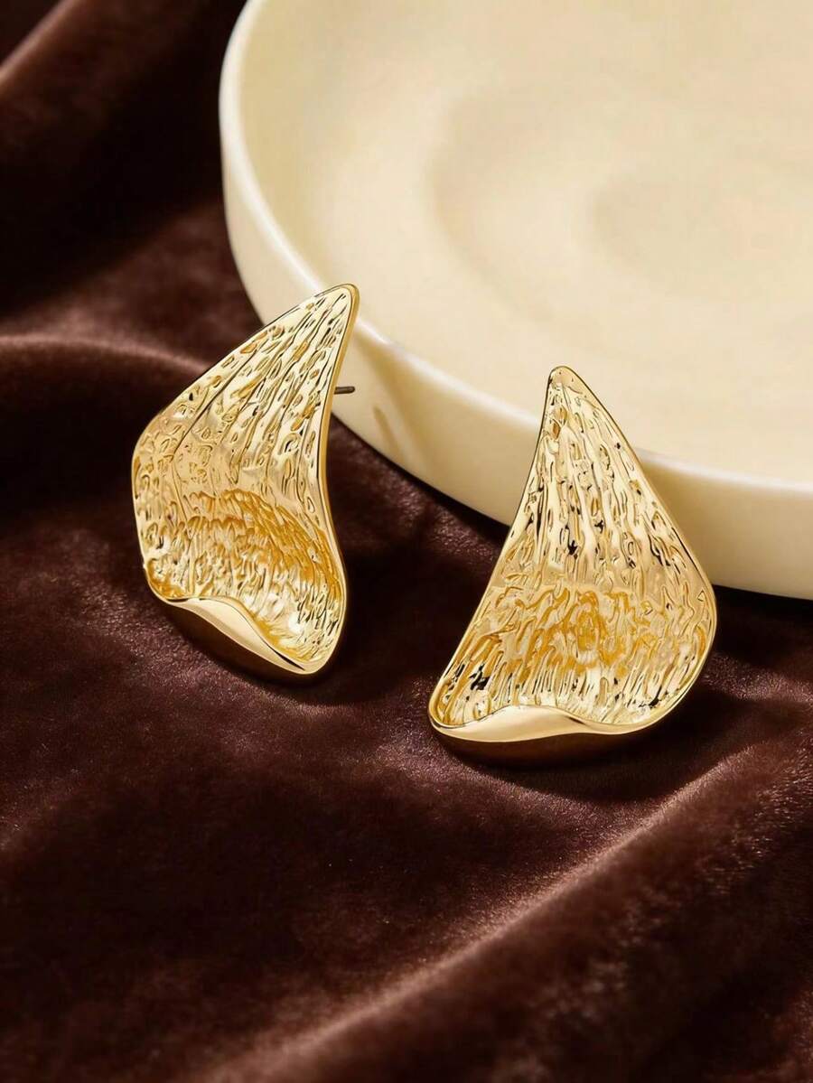 1 Pair European And American Fashion Minimalist Asymmetrical Hammered Texture Stud Earrings, Suitable For Women's Daily, Holiday, Party, Gift - Yellow Gold - View 1