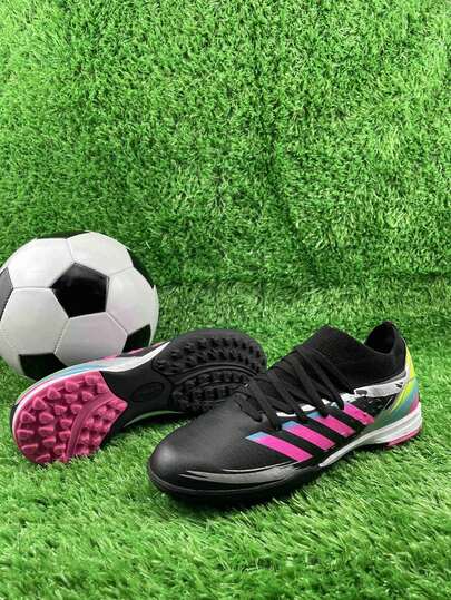 1双成人男女通用足球鞋，低帮户外团队运动鞋，大码防滑耐用TF鞋钉，适用于人造草坪、沙地、天然草坪、室内球场，男士系带足球训练鞋，轻便高性能防滑设计，专业足球鞋