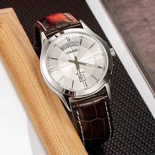 Casio 卡西欧 MTP-1381L 男士商务腕表，日期显示，50米防水，棕色皮表带，石英腕表 - 均碼 - 查看 4