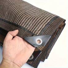 Malla de sombreo para terrazas y patios exteriores, con un 90 % de protección solar, con anillas metálicas. Fabricada en polietileno de alta densidad, ofrece protección UV y es transpirable. Reforzada con hebillas de cobre y esquinas de plástico. Incluye una cuerda de 5 metros para colgarla. Ideal para patios traseros, céspedes, jardines, cenadores, invernaderos y como malla de sombreo. - Marrón Mocha - Ver 10