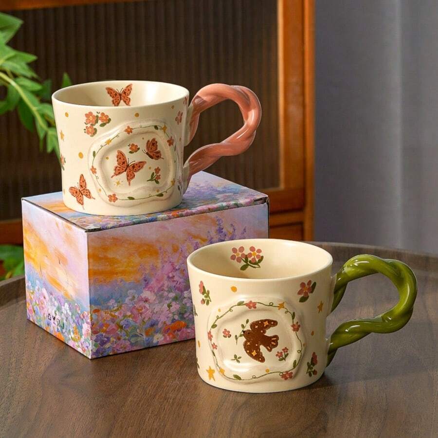 Taza de cerámica de 12.5 Oz con asa retorcida, con relieve vintage de flores 3D, mariposas y golondrinas, taza multiusos para café/leche/avena, apta para microondas y lavavajillas, regalo ideal para amigos, novia, madre - Multicolor - Ver 1