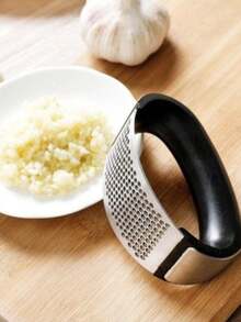 1pc,This Stainless Steel Garlic Press Features An Ergonomic, Easy-To-Use, And Easy-To-Clean Design That Minimizes Effort. Suitable For Hotels, Restaurants, And Home Kitchens, It Is A Practical Culinary Accessory And An Innovative, Handy Kitchen Tool. - Multicolor - View 4