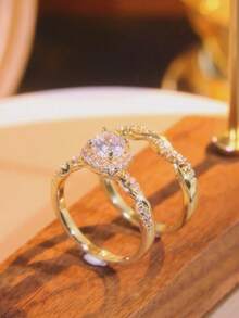两枚优雅女士戒指，新娘结婚戒指，新颖设计，镶嵌闪亮合成立方氧化锆，结婚订婚周年纪念日生日石戒指，情侣戒指，情人节、母亲节、妇女节送给女性的礼物 - 金色 - 查看 8