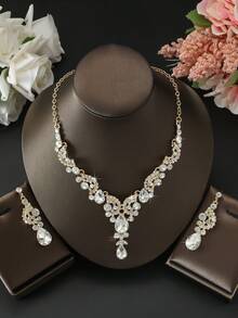 Bộ 3 dây chuyền pha lê kiểu giọt nước lớn dành cho cô dâu, bộ trang sức thanh lịch phù hợp cho đám cưới, tiệc tối sang trọng và những bộ váy dạ hội cao cấp. - Hoa tai + Dây chuyền - Xem 12