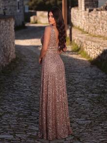 Faeriesty 优雅深V领无袖晚礼服，缀满亮片，修身剪裁，鱼尾裙摆，透视露背设计，适合婚礼宾客、新娘写真、浪漫写真、正式晚宴、周年纪念庆典及春季派对等场合。 - 香檳色 - 查看 2