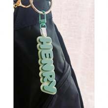 1PC Custom Name Acrylic Luggage Tag, Personalized Double Layer Bold Letter Bag Accessory, DIY Cute Colorful Backpack Pendant Luggage Tag, Cute Custom Name Acrylic Keychain, Acrylic Nameplate, Colorful Backpack Pendant Gift, Perfectly Suitable For Backpack Pendants, Luggage Tags, Travel Accessories, Lunchbox Labels, Family Member Labels, School Team Member Accessories, Gift Bag Tags, Daily Wear, Very Suitable For Gifting Family And Friends, Perfect Birthday Holiday Gift, Anniversary Gift - 彩色 - 查看 6