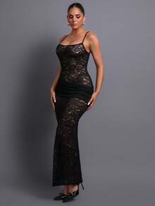 Elegante vestido largo de encaje con tirantes finos y cintura fruncida, ideal para bailes de graduación, fiestas, cenas, sesiones fotográficas y reuniones. - Negro - Ver 5