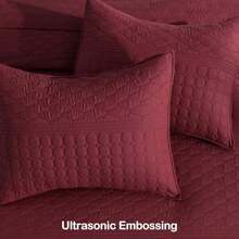 Burgundy Red Queen Size Quilt Set - Soft Microfiber Bedspread with 2 Shams Lightweight and All-Season Geometric Coverlet for Cozy Bedding - Burdeos - Ver 7