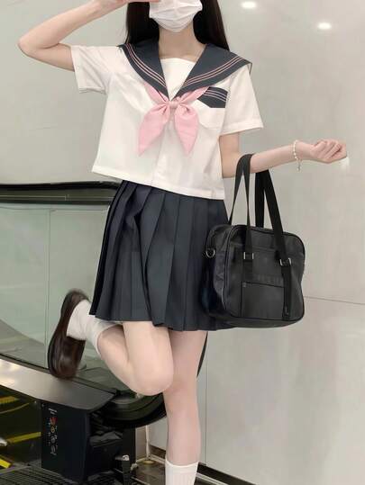 日系女学生风格套装 - 灰色/粉色短袖上衣+裙子+领结三件套，适合角色扮演、动漫人物扮演、夜店穿着、服装派对、情人节等场合。